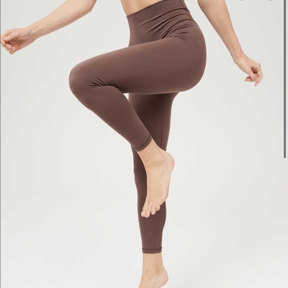 Aerie Real Me leggings in Brown color.